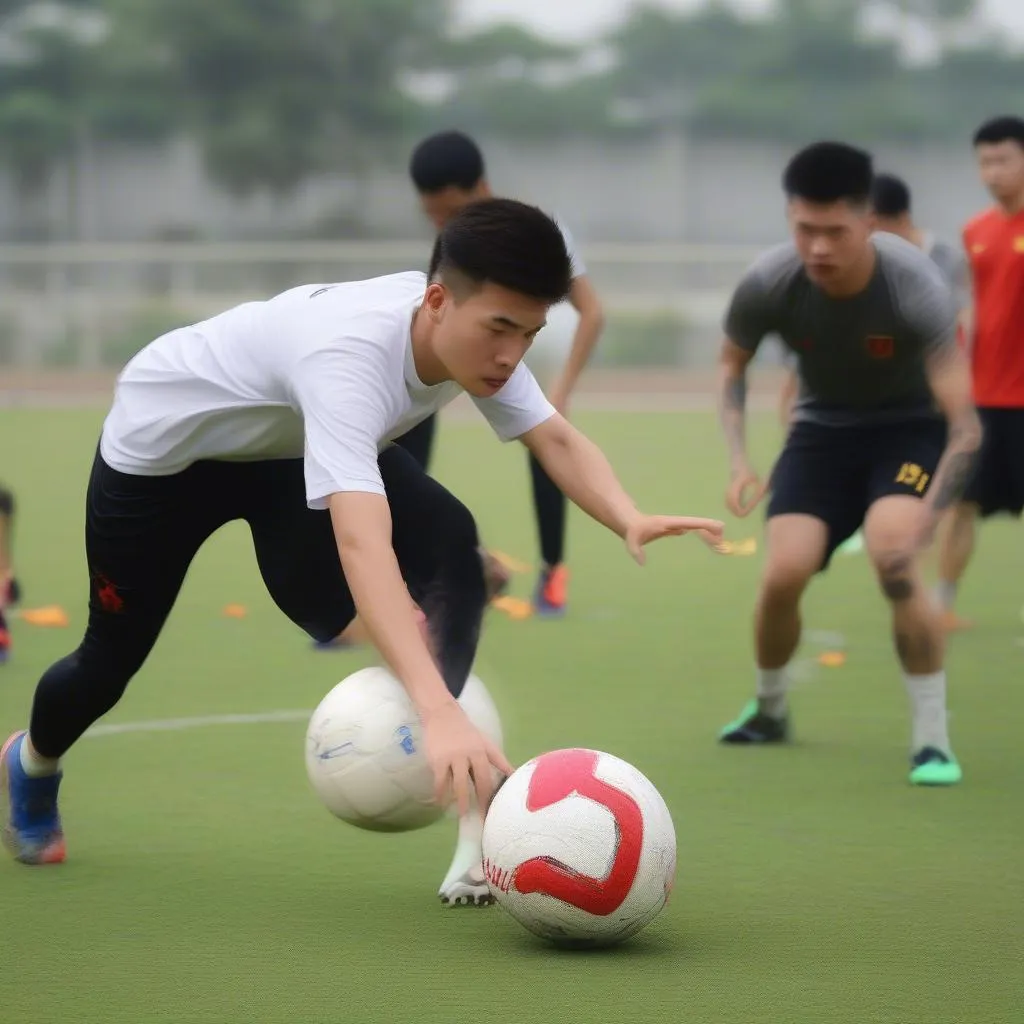 U22 Vietnam players training hard