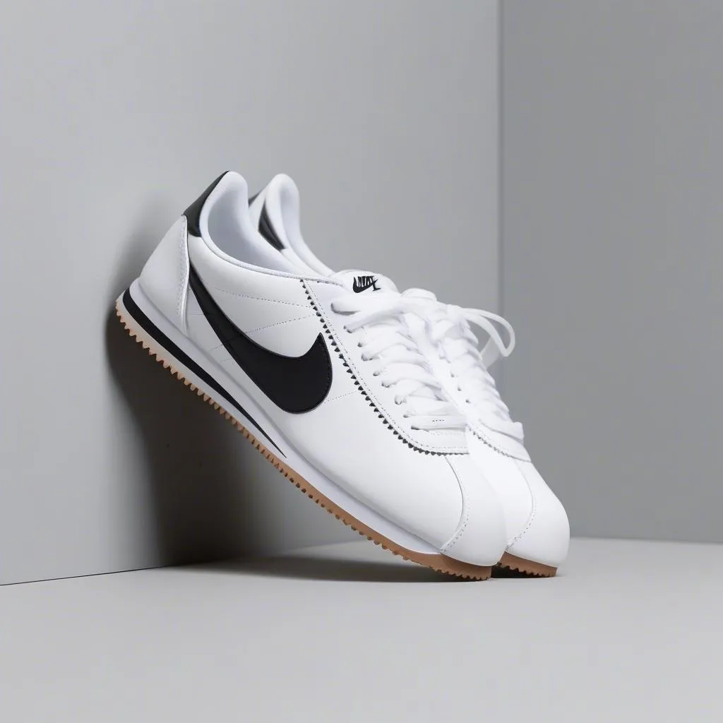 Giày Nike Cortez trắng đen - Phong cách retro