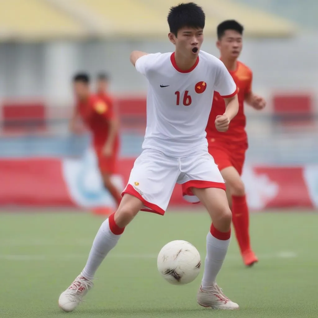 Quang Hải thời niên thiếu trong màu áo đội tuyển U19 Việt Nam