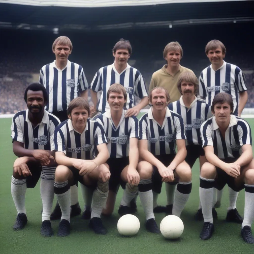 Hình ảnh các huyền thoại West Brom như Tony Brown, Jeff Astle, Cyrille Regis, Bryan Robson, Darren Fletcher