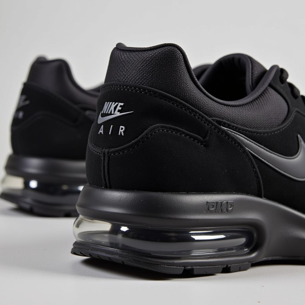 Giày Nike thể thao đen nam với công nghệ Air Max