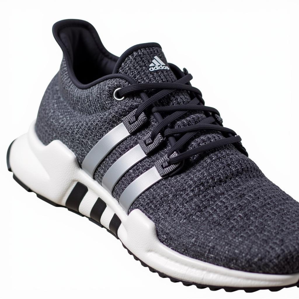 Thiết kế Adidas EQT Boost