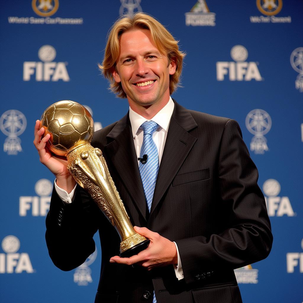 Pavel Nedvěd nhận giải thưởng Cầu thủ Xuất Sắc Nhất Năm 2003 của FIFA